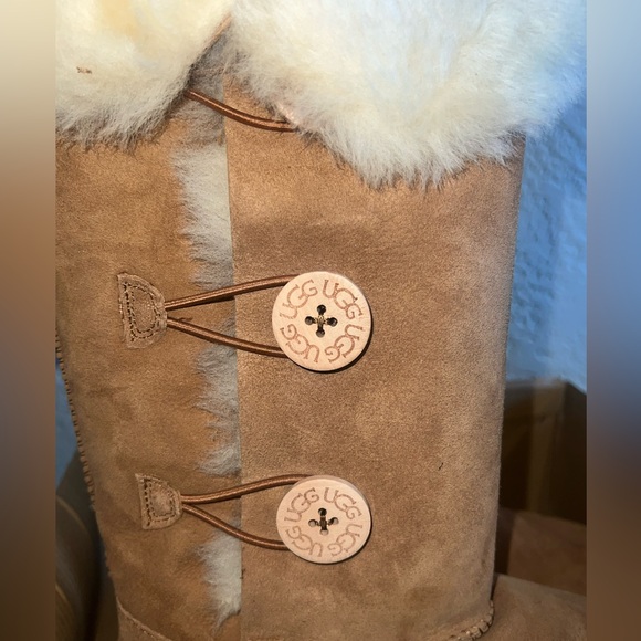 Ugg Wonen’s Bailey Button Triplet Boot - Picture 5 of 12